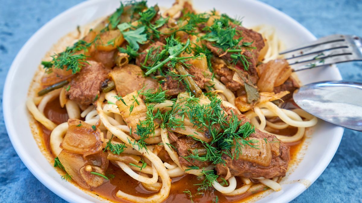 Lagman to przysmak kuchni tatarskiej