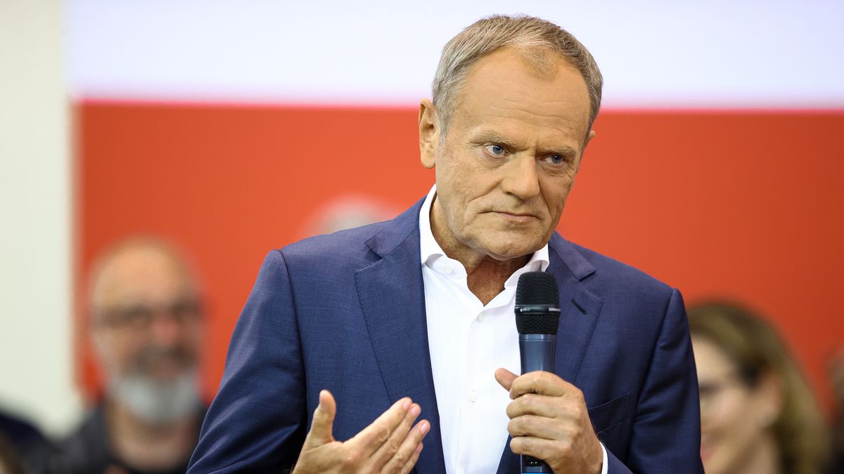 Kraków, 15.05.2023. Przewodniczący Platformy Obywatelskiej Donald Tusk podczas kolejnej odsłony akcji �Tu jest przyszłość� w hali Wisły w Krakowie, 15 bm. (sko) PAP/Łukasz Gągulski