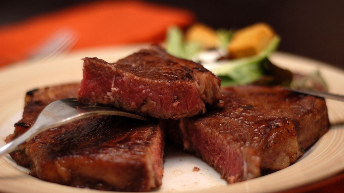 Opiekany rostbef wołowy T-bone (samo mięso, II klasa mięsa)