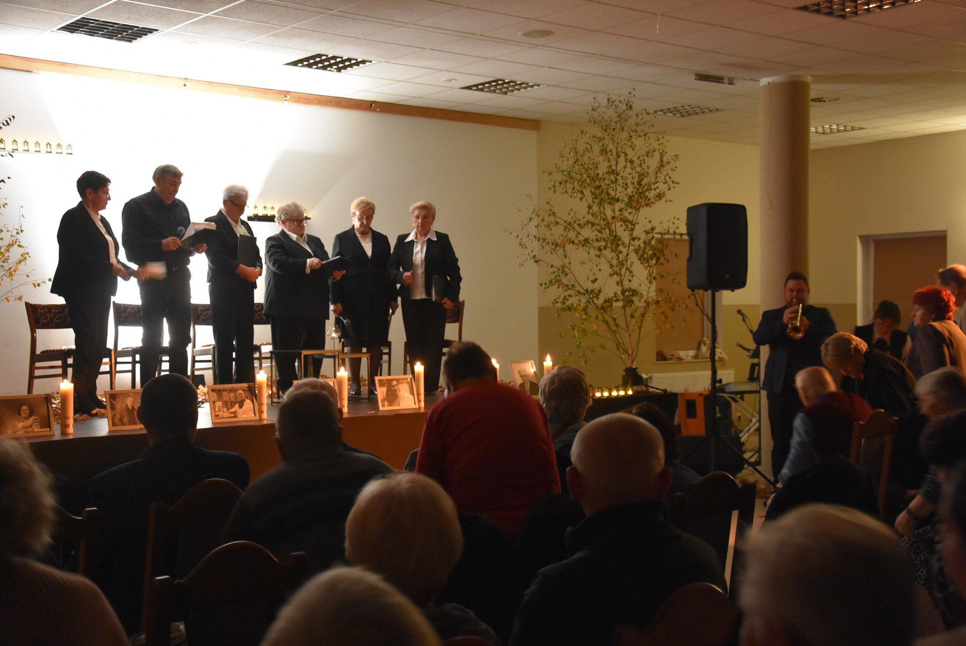 Chwila poświęcona na uczczenie pamięci tych którzy odeszli