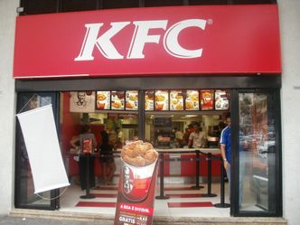 Sprzedaż spadła o jedną czwartą. Operator KFC i Pizza Hut podał wyniki
