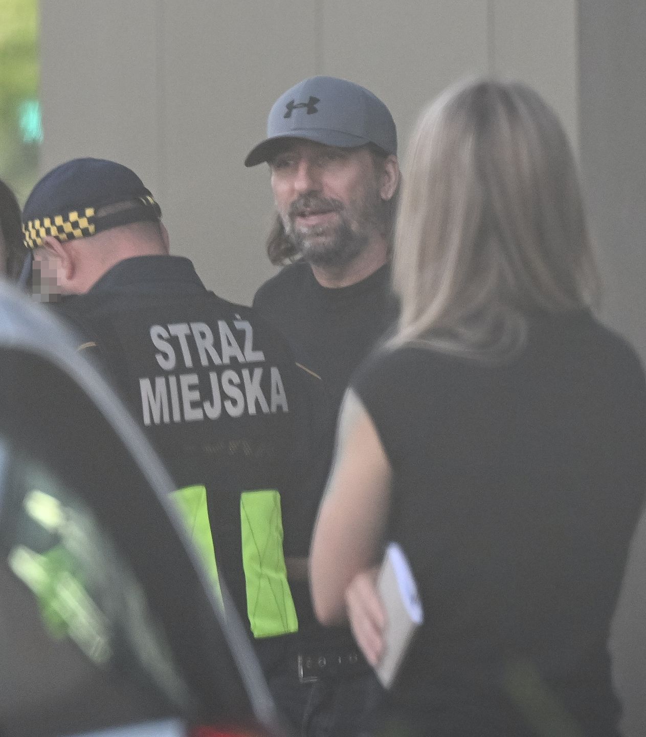 Tomasz Iwan sfotografowany z ukochaną. Dostał mandat