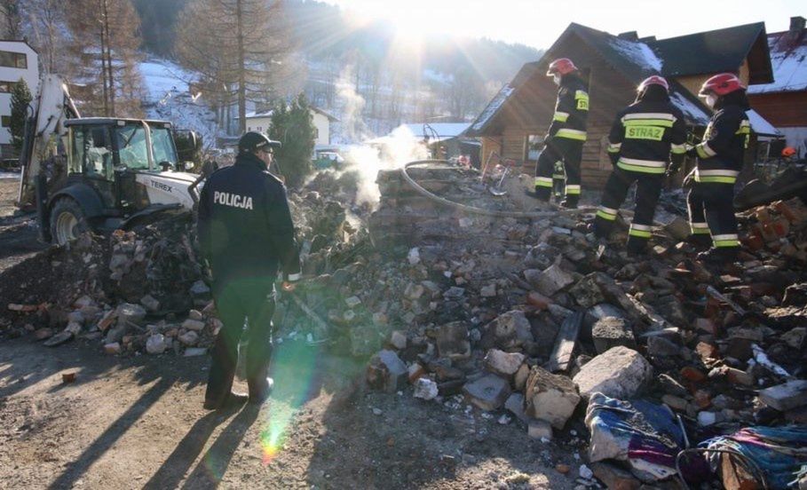 Śląskie. Prokuratura regionalna przedłużyła śledztwo w sprawie wybuchu gazu i katastrofy domu w Szczyrku, w której zginęło 8 osób.