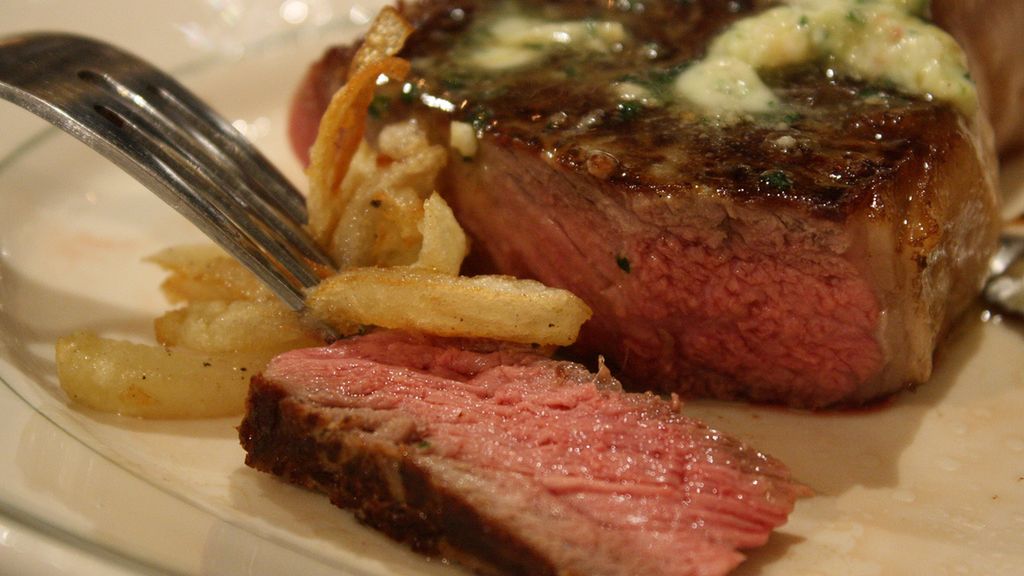 Opiekany rostbef wołowy T-bone (samo mięso, III klasa mięsa)