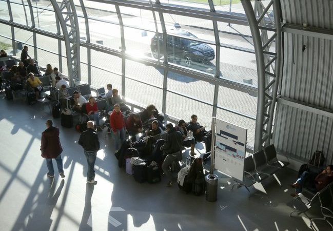 Modlin nie wyrabia - chaos na podwarszawskim lotnisku