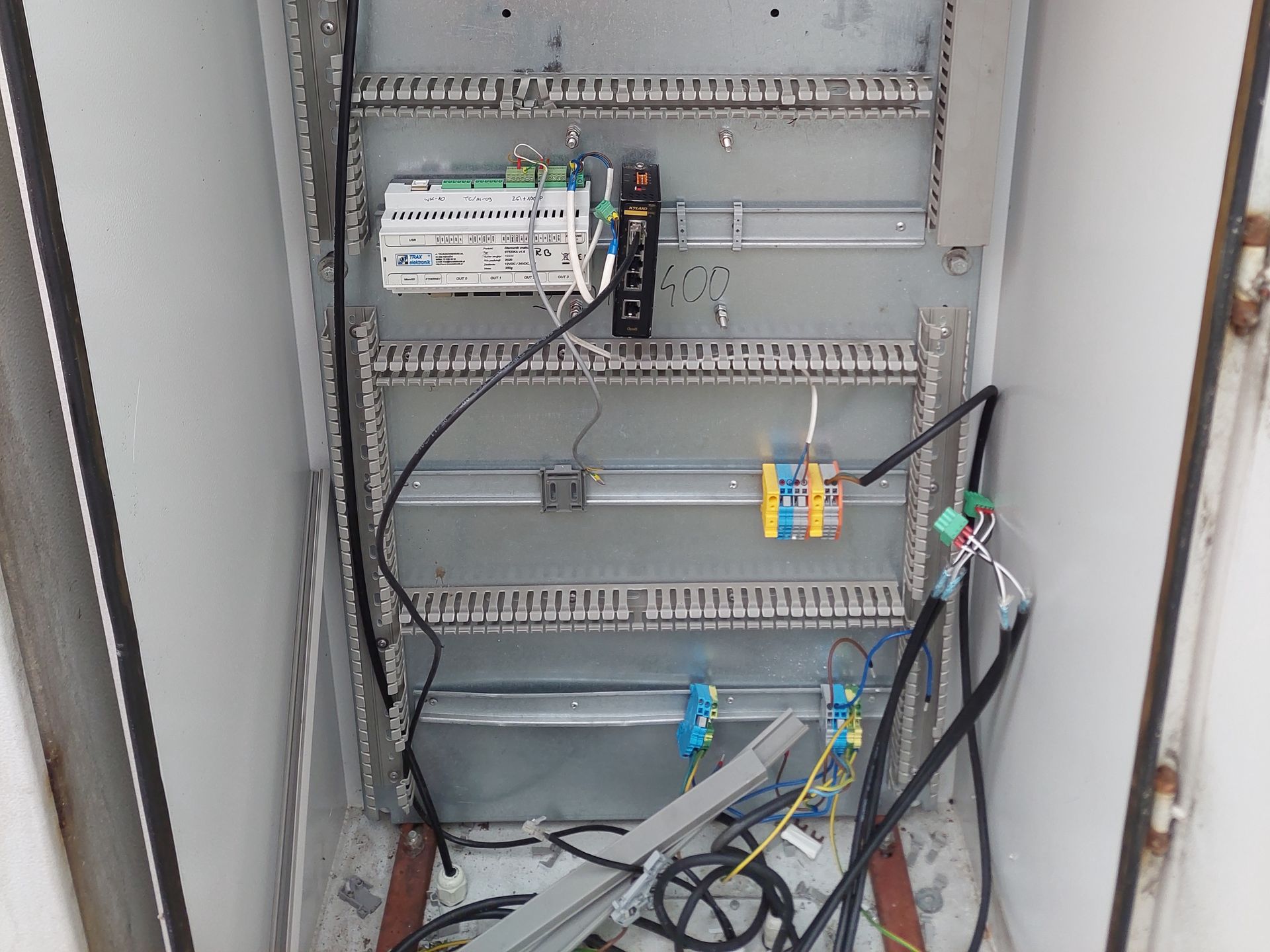 Zniszczona przez złodziei infrastruktura autostrady A1