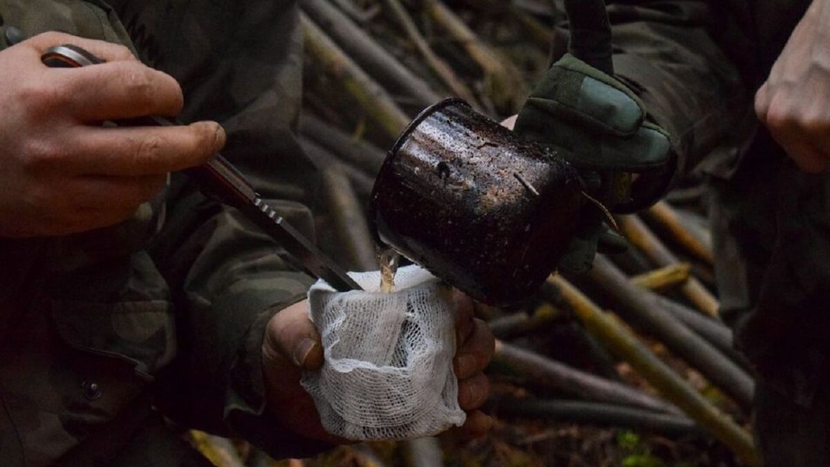 dłonie, kubeczek, survival