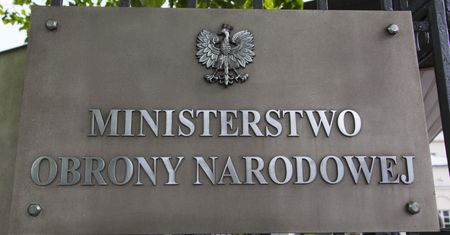 MON: szykuje podwyżki dla pracowników cywilnych