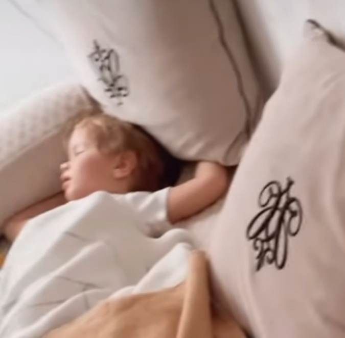 Małgorzata Rozenek i śpiący Henio