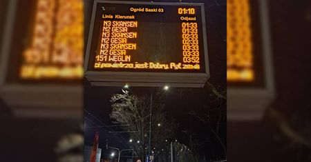 Tablice informacyjne na przystankach wprowadzają pasażerów w błąd. „Czekałam 2 godziny na autobus”