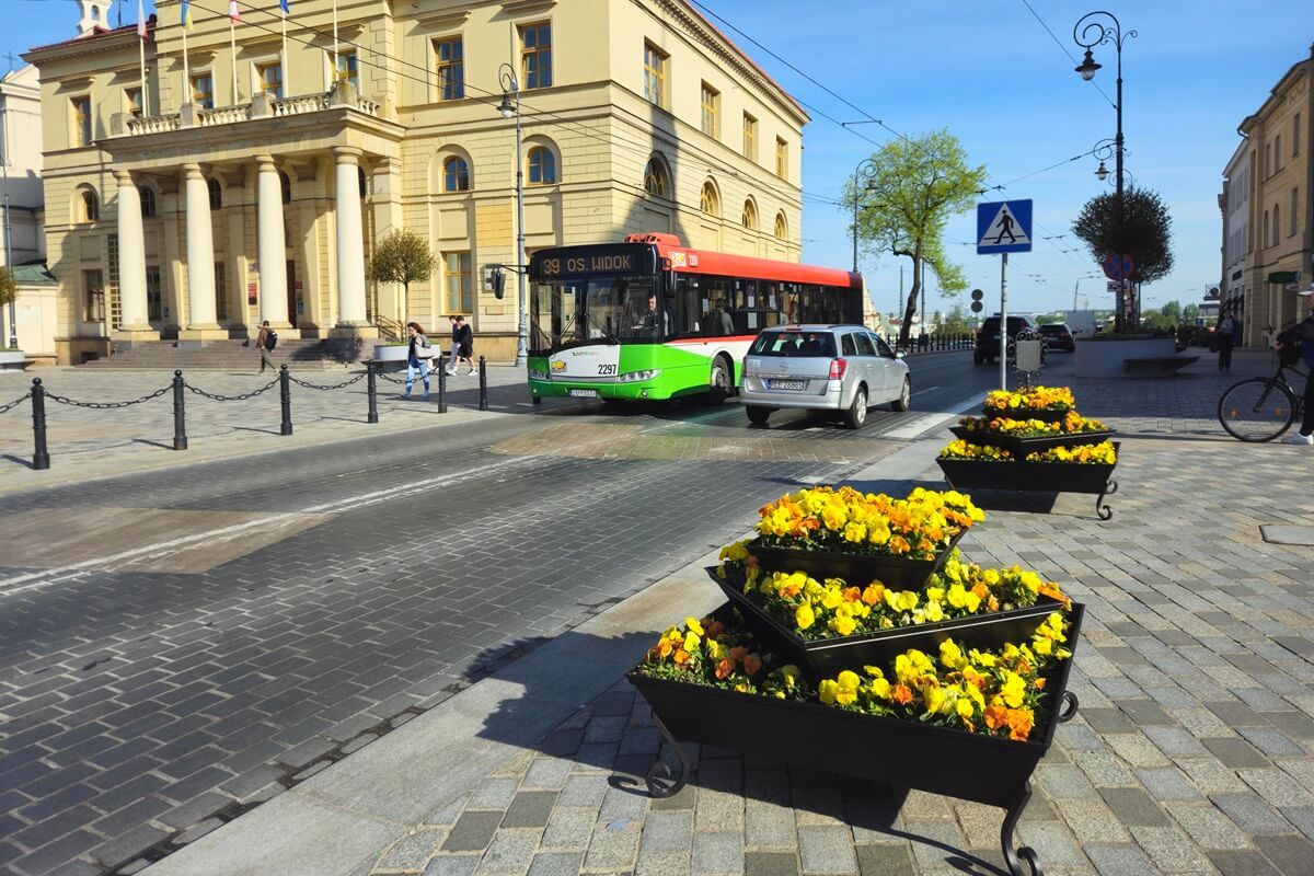 Przejście dla pieszych przy Bramie Krakowskiej i Ratuszu