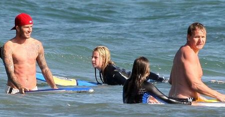 Beckham i Ramsay z dzieciakami na plaży