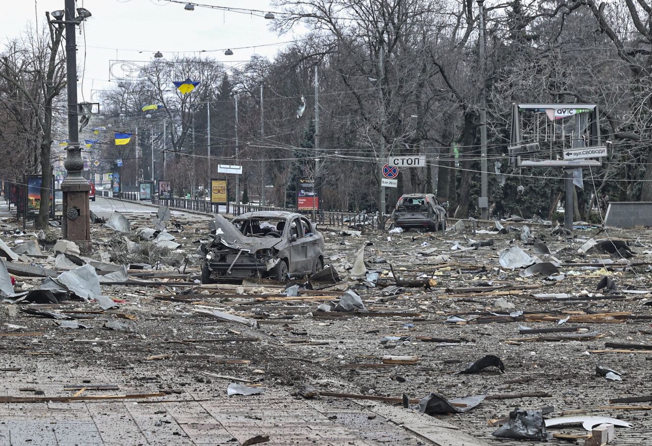 Wojna na Ukrainie. "Rosjanie zostali zapędzeni w ślepy zaułek". Na zdjęciu: zniszczony Charków 