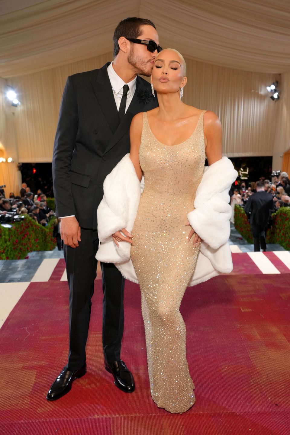 Gala MET 2022. Kim Kardashian bryluje na czerwonym dywanie w sukni Marilyn Monroe