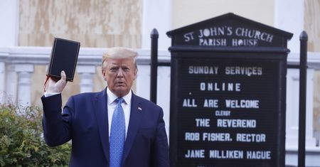 USA. Donald Trump krytykuje Joe Bidena. Wpis komentuje polski wiceminister