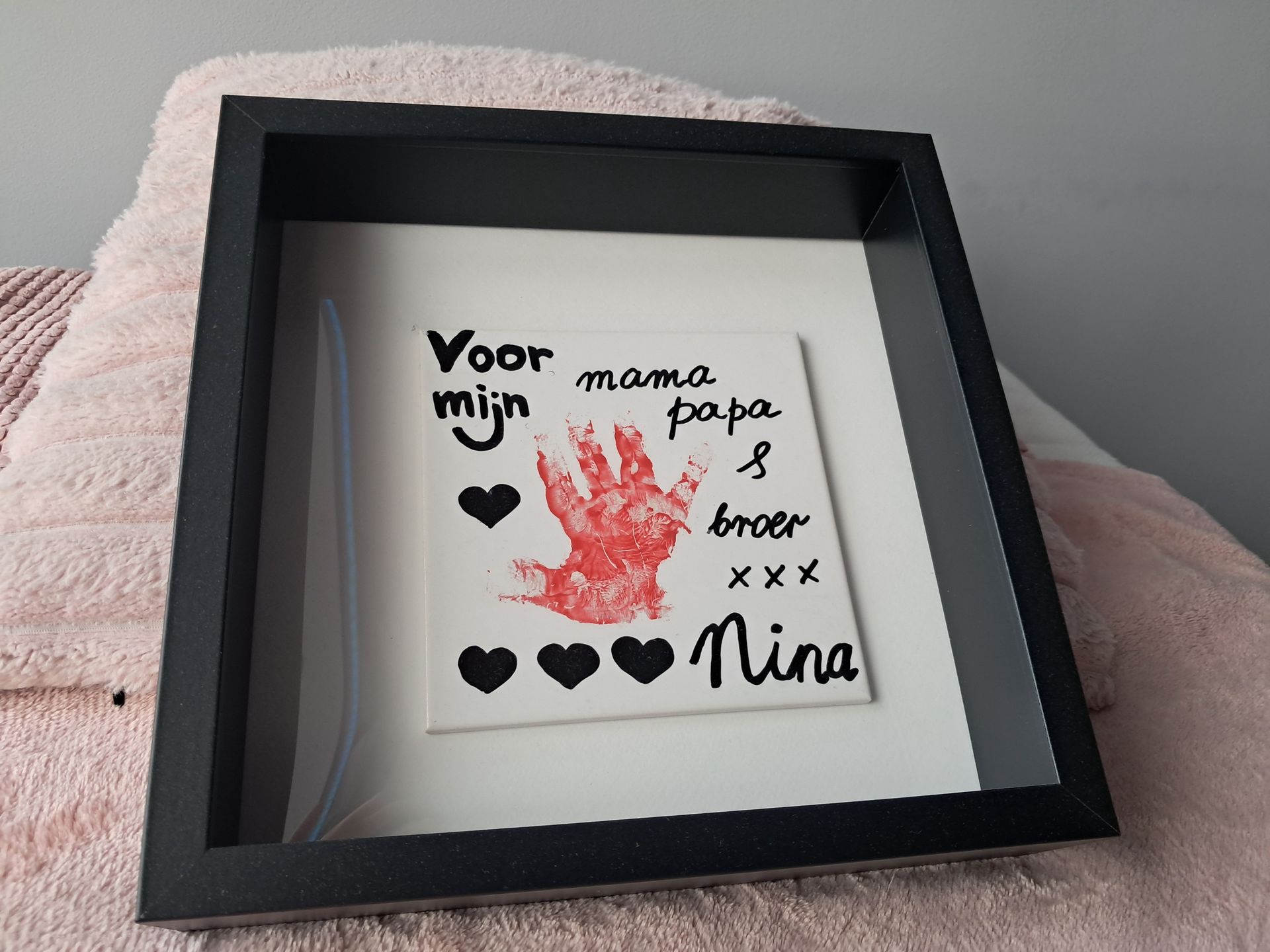 "Dla mamy, taty i brata - Nina". 