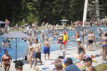 Tłumy na kąpielisku Fala w Chorzowie. Tak było drugiego dnia po otwarciu