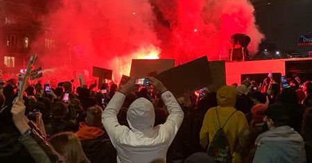 Warszawa. Policja podsumowuje piątkową manifestację. 200 osób wylegitymowanych