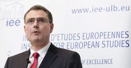 Kurs franka. SNB gotów do interwencji, bo frank jest "przewartościowany"
