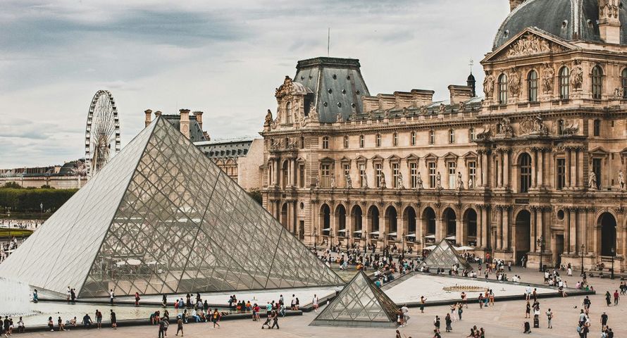 Słaby punkt Luwru ujawniony. Oczywiste hasło do monitoringu