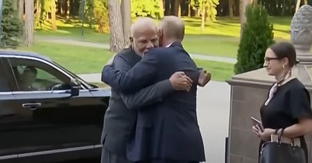 Tak przywitał się z Władimirem Putinem. Teraz minister zabrał głos