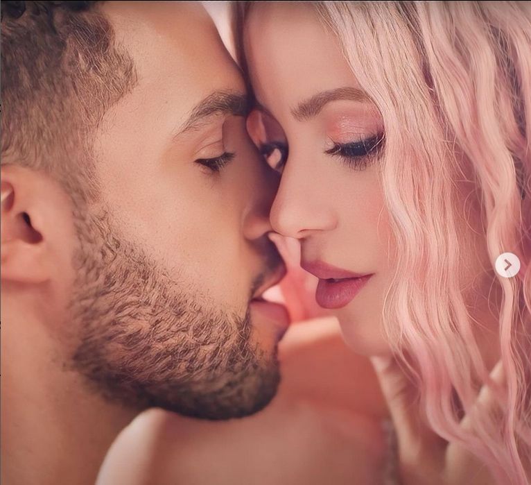 Shakira z nowym kochankiem. Przyjaciele piosenkarki ostrzegają