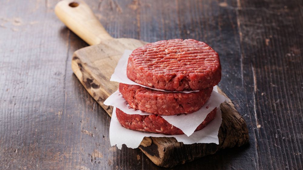 Surowe burgery z wołowiny (70% mięsa, 30% tłuszczu)