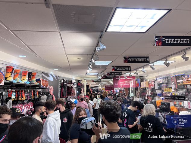 Tłumy w sklepie Miami Heat