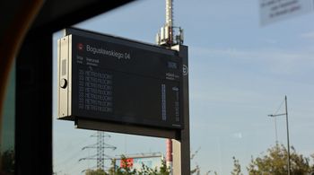 Warszawa: Mieszkańcy czekają od lat. Ważne przystanki nadal bez nowoczesnych tablic