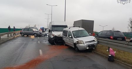 15 kolizji drogowych w niespełna 3 godziny.