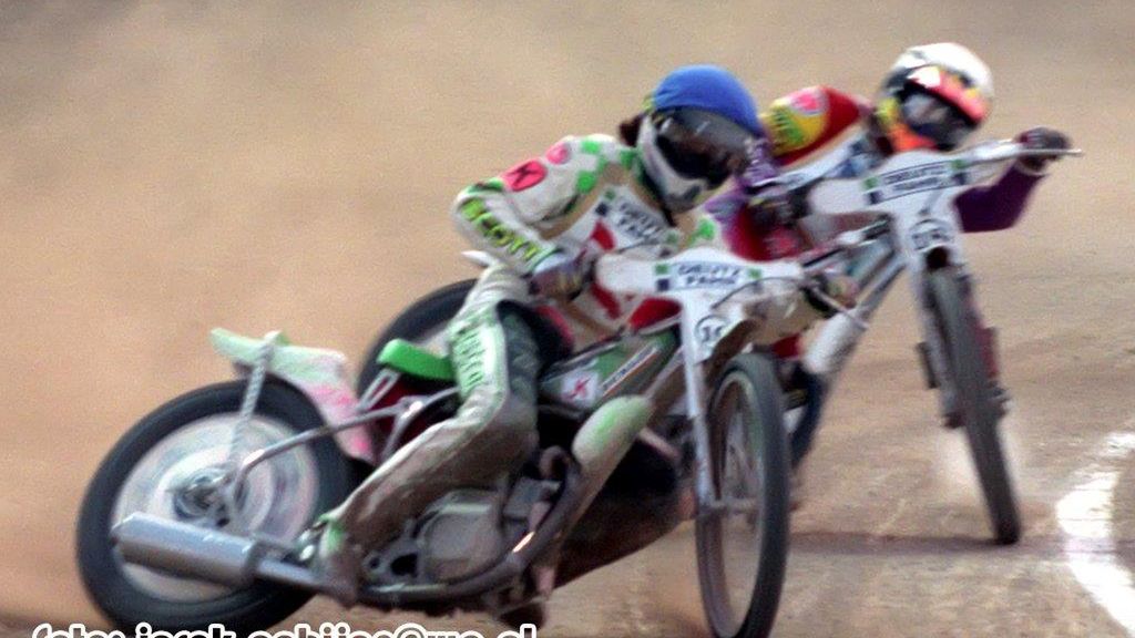 WP SportoweFakty / Jarosław Pabijan / Na zdjęciu: Franz Leitner przed Billy'm Hamillem podczas GP Austrii 1995