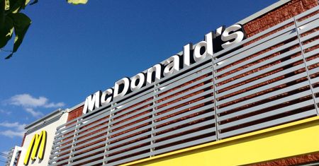 McDonald's zapłaci za poparzenie. 400 tys. dolarów odszkodowania dla czterolatki