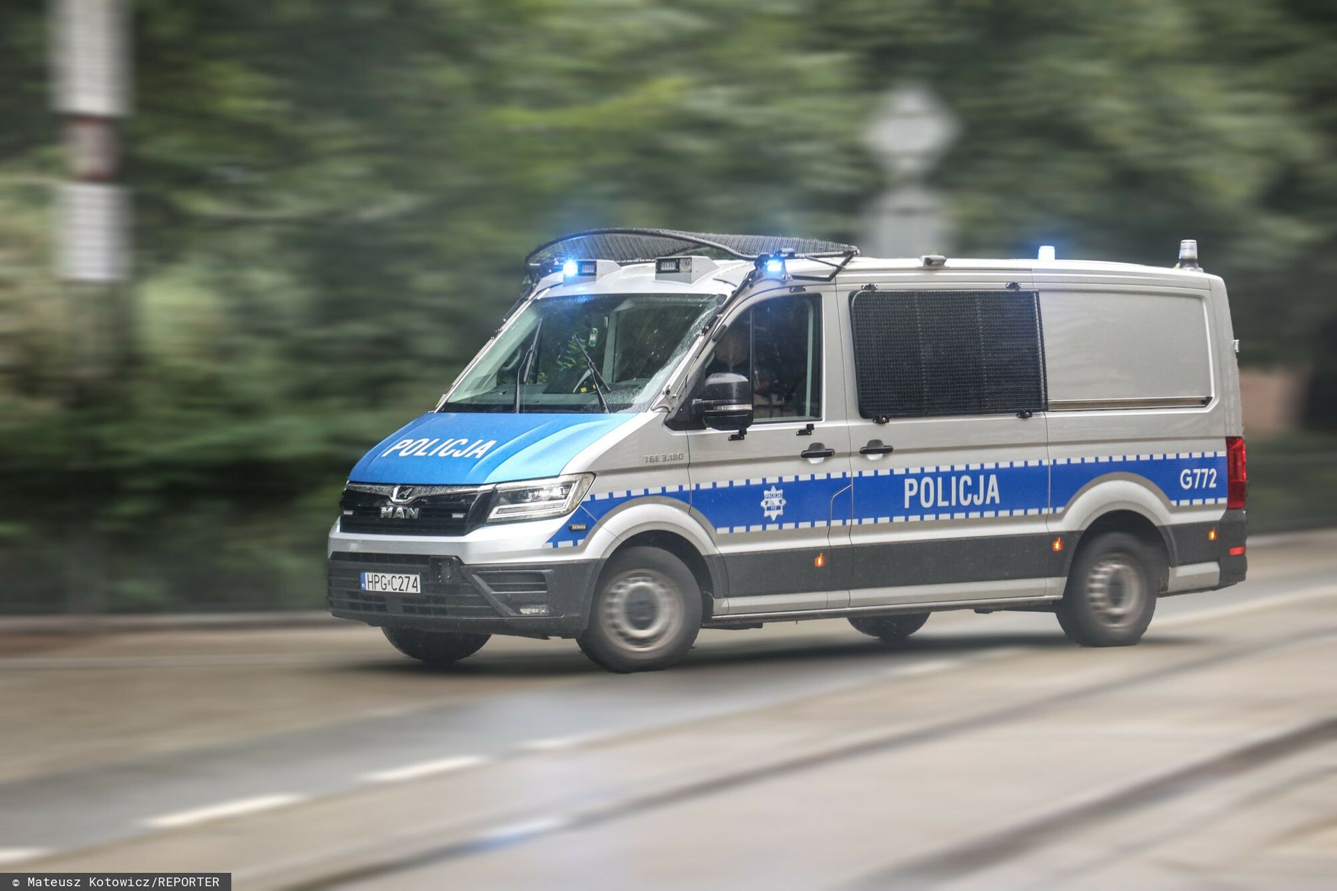 Grożili ochroniarzom w centrum handlowym w Krakowie – policja zatrzymała dwóch mężczyzn