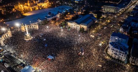Morze ludzi na ulicach Budapesztu. Są nagrania
