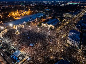 Morze ludzi na ulicach Budapesztu. Są nagrania