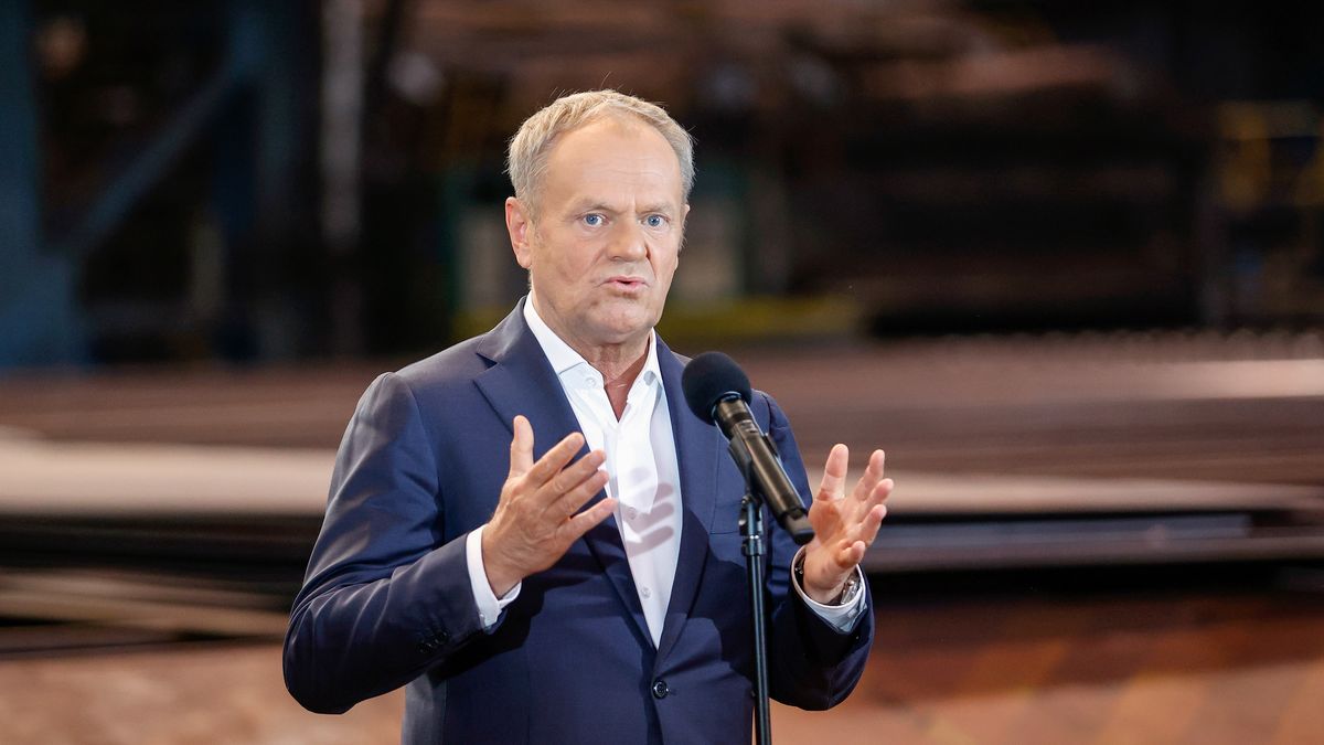 Donald Tusk
Cz�stochowa, 30.04.2025. Premier Donald Tusk podczas wypowiedzi dla medi�w w Hucie Cz�stochowa, 30 bm. Premier odwiedzi� Hut� Cz�stochowa, gdzie spotka� si� z zarz�dem i zwi�zkowcami. (aldg) PAP/Waldemar Deska
Waldemar Deska
hucie cz�stochowa, huta cz�stochowa, polityk, premier, spotkanie, wizyta, zak�ad metalurgiczny, dla medi�w, huta, media, polityka, zarz�d, zwi�zkowcy