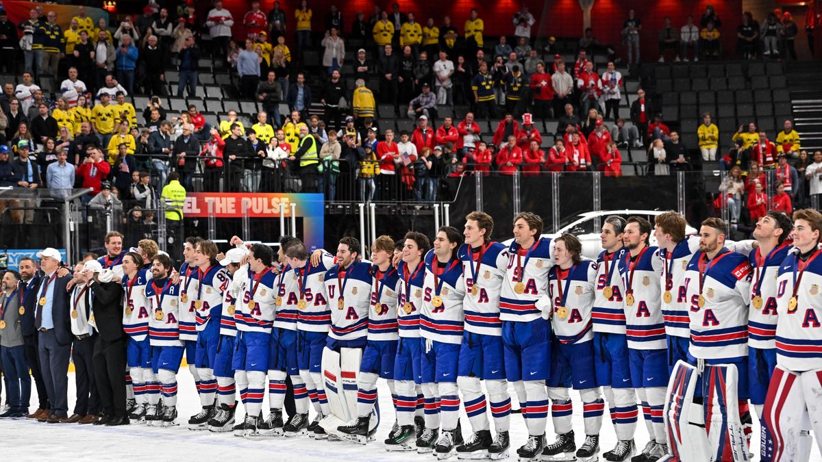 Amerykańscy hokeiści z medalem