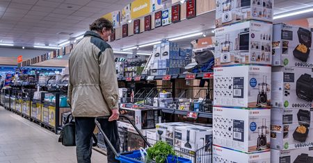 Sklepy zmieniają godziny otwarcia. Tak będą działały w piątek i sobotę
