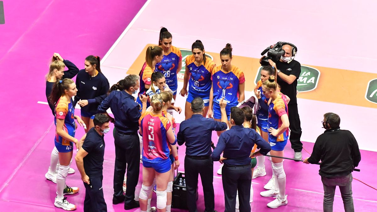 Materiały prasowe / legavolleyfemminile.it / Na zdjęciu: siatkarki Vero Volley Monza