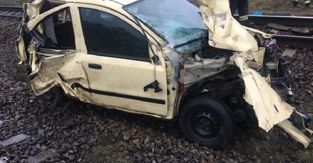 Sulęcinek. Pijana wjechała pod pociąg. Porzuciła auto i uciekła