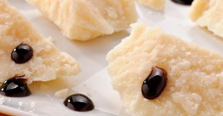 Parmezan o niskiej zawartości sodu