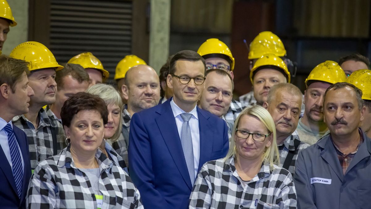 Premier Morawiecki na razie nie musi szykować budżetu na wolniejszy wzrost dopływu pieniędzy