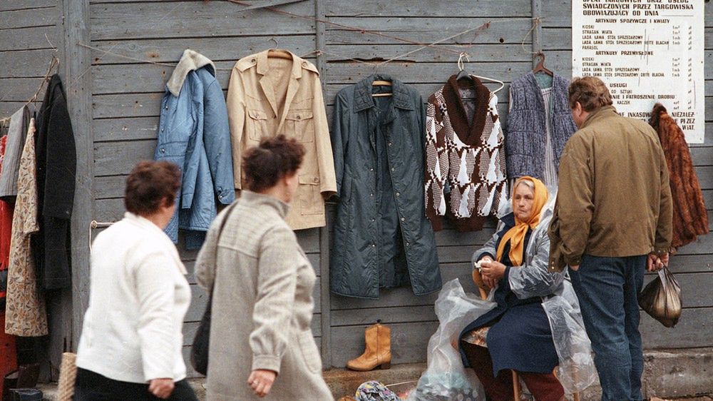 Warszawski Bazar Różyckiego. W szarej strefie najchętniej kupujemy ubrania i papierosy