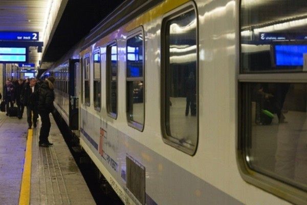 Koszmar pasażerów na linii kolejowej do Łodzi powoli dobiega końca