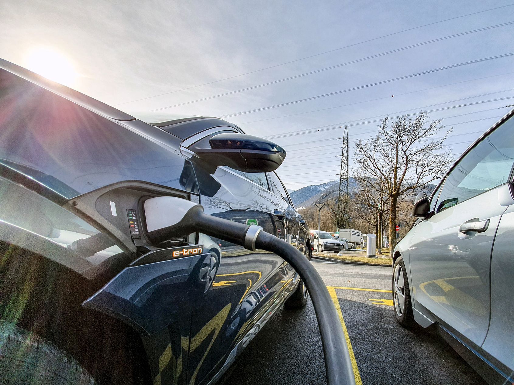 ładowanie, samochód elektryczny, audi e-tron