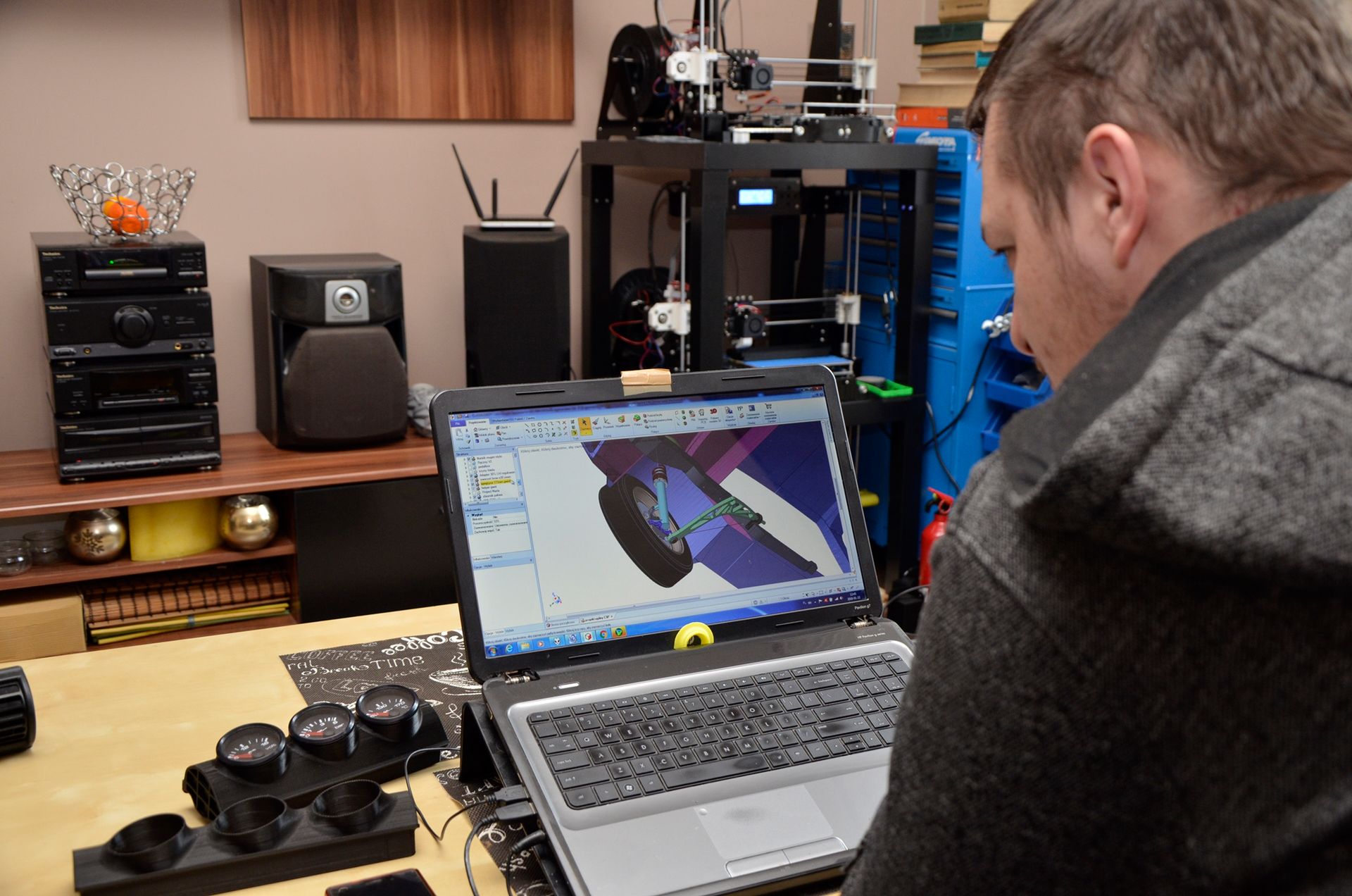 Zaprojektowanie pierwszego zawieszenia trwało 9 miesięcy, bo Kamil wszystko liczył ręcznie. Dziś używa technik komputerowych.