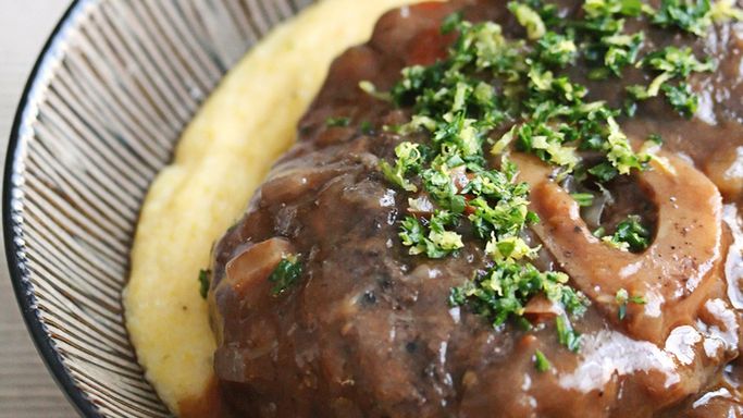 Duszona wołowina zrazowa dolna (steki, mięso i tłuszcz, II klasa mięsa)