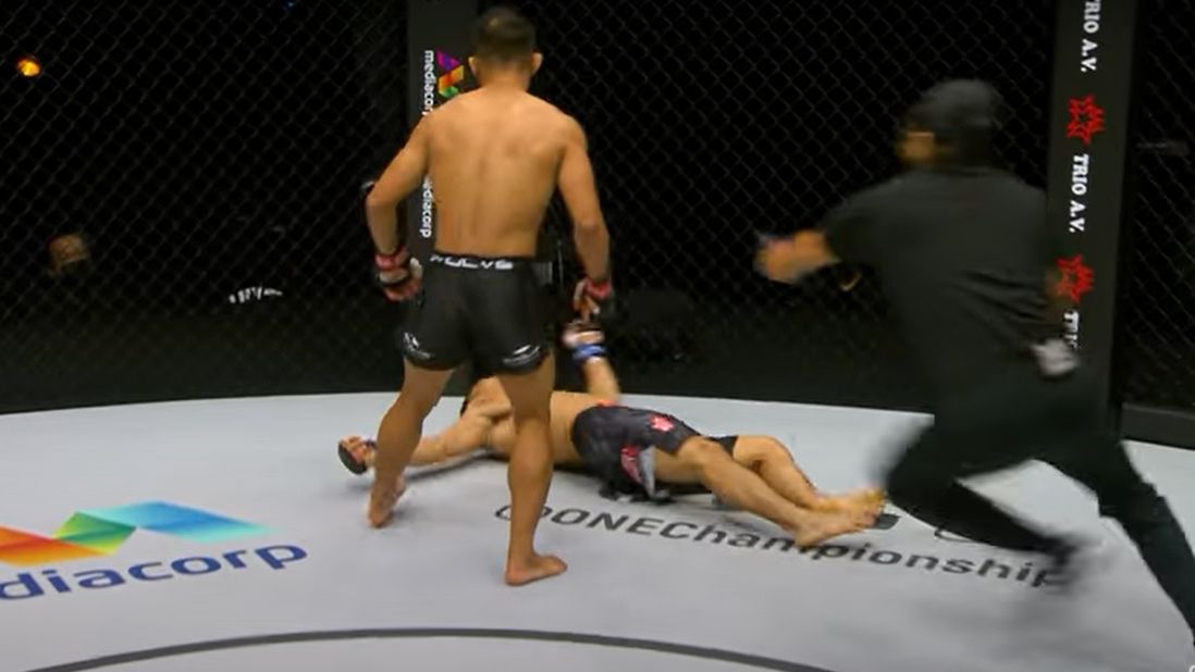 YouTube / Eko Roni Saptura błyskawicznie znokautował rywala na gali One Championship