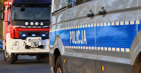 Tuligłowy: Samochód osobowy zderzył się z busem. Trzy osoby poszkodowane