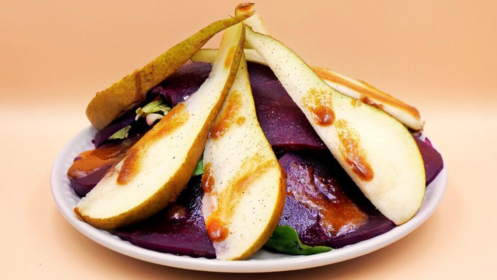 Sałatka z buraka i gruszki przepis